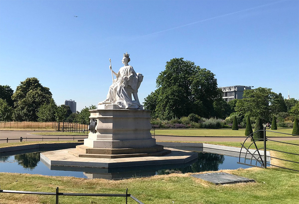 Queen Victoria Statue